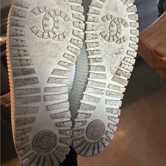 CHANEL HIGH TOP SNEAKERS - Picture 6 of 7